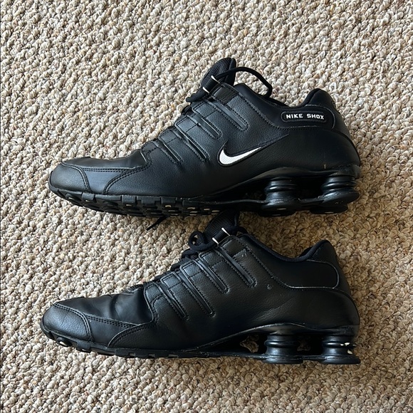 Nike Shox Men's Black Sneakers - Picture 3 of 8